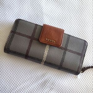 Fossil wallet brown grey plaid pattern excellent condition